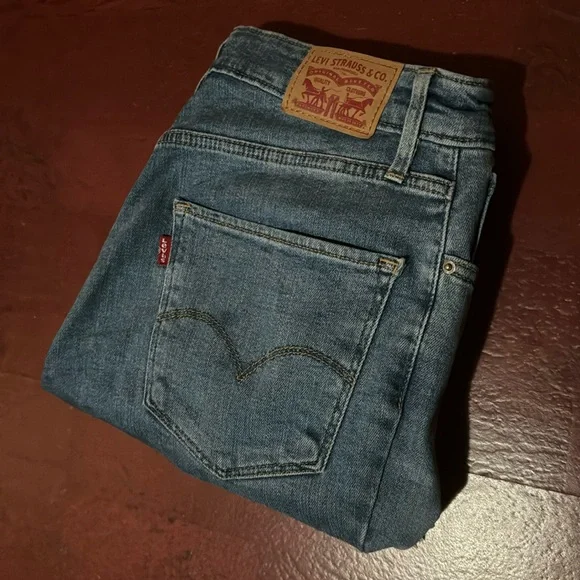 Levi’s - Picture 1 of 3